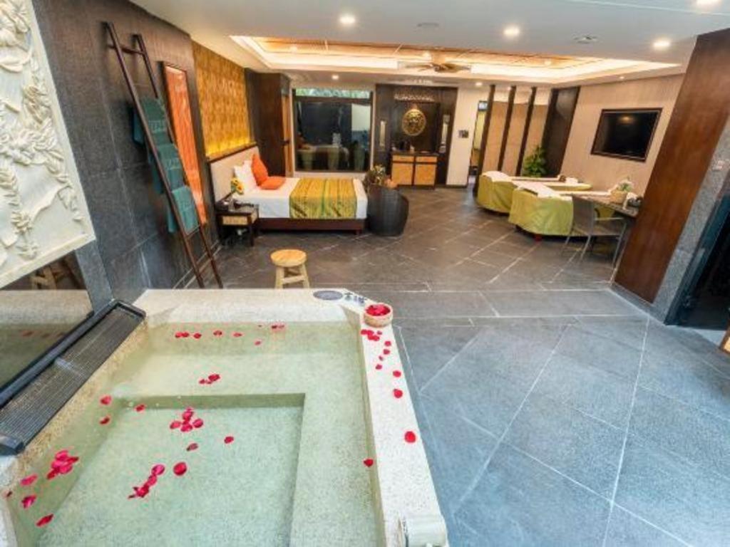 Riyuegu Hotsprings Resort Dongfu Exterior photo